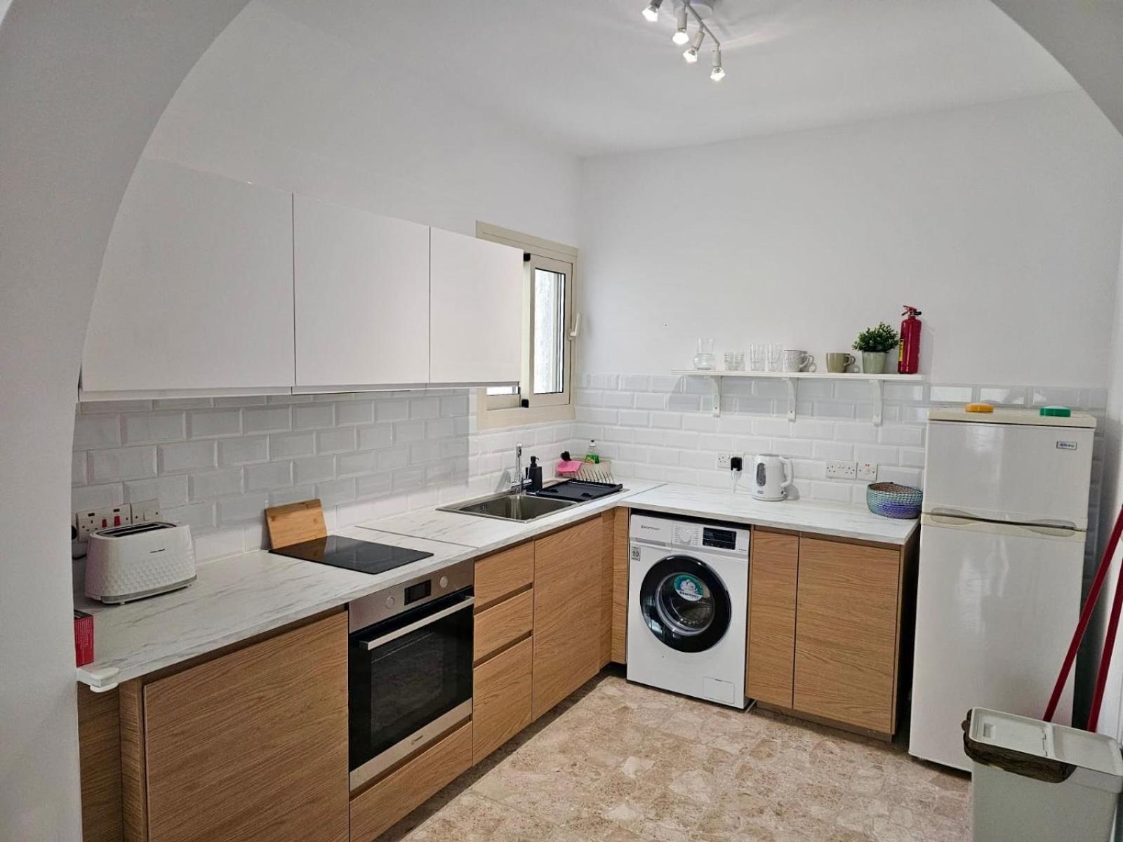 Margarita 110 Apartment Paphos ภายนอก รูปภาพ